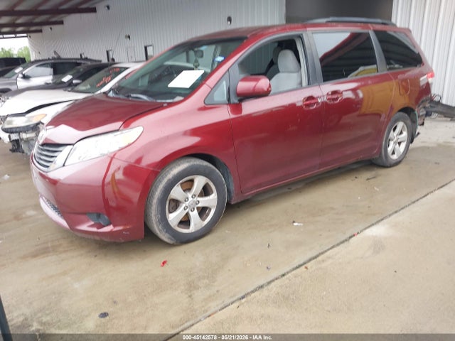 Toyota Sienna Le V6