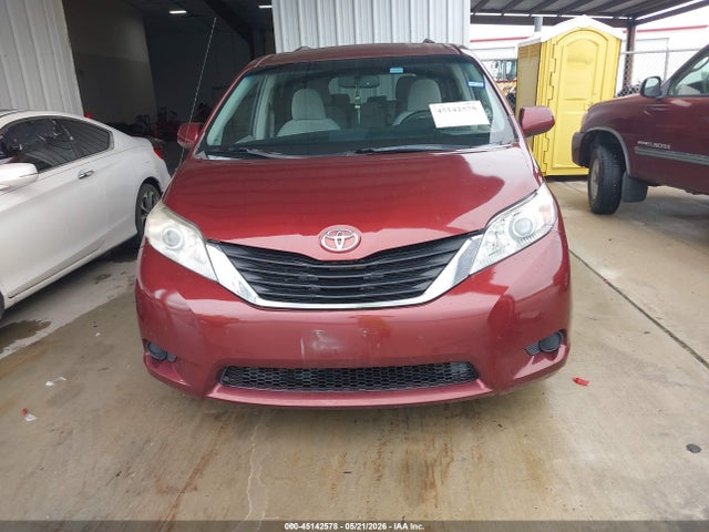 Toyota Sienna Le V6
