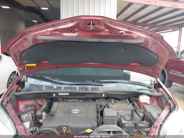 Toyota Sienna Le V6