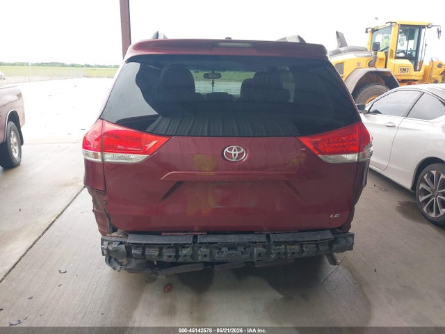 Toyota Sienna Le V6
