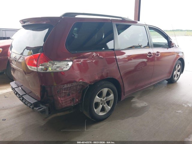 Toyota Sienna Le V6