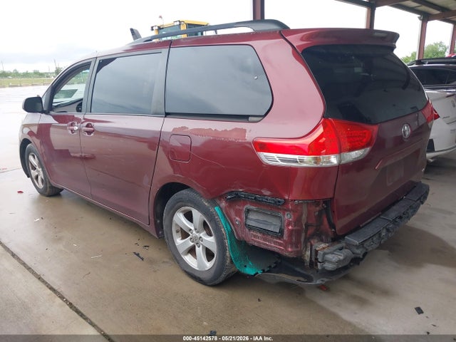 Toyota Sienna Le V6