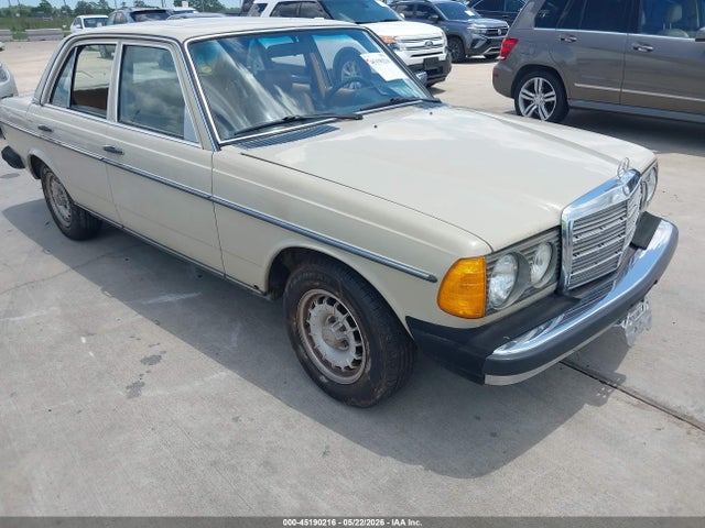 Salvage Mercedes-Benz 300d Image