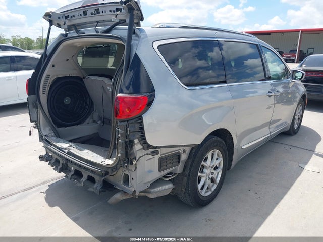 Chrysler Pacifica Touring L