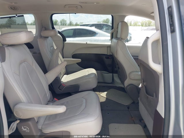 Chrysler Pacifica Touring L