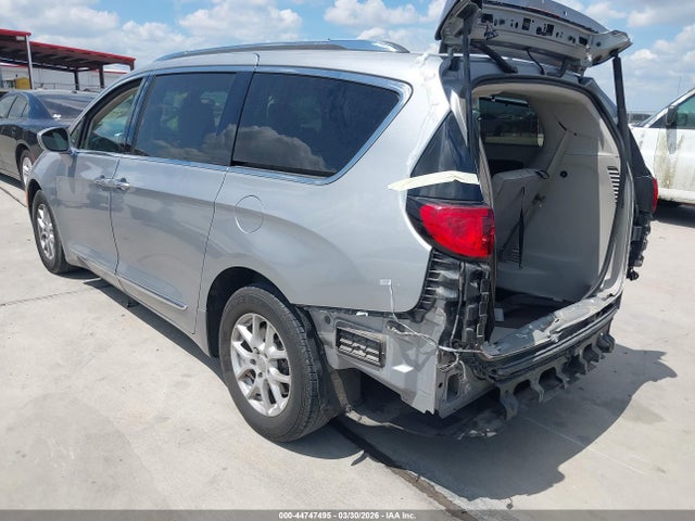 Chrysler Pacifica Touring L