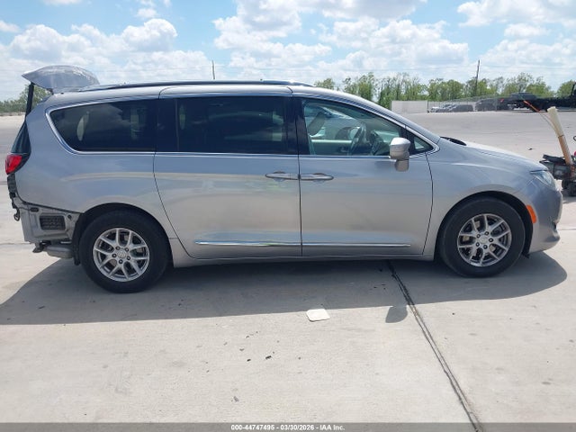 Chrysler Pacifica Touring L