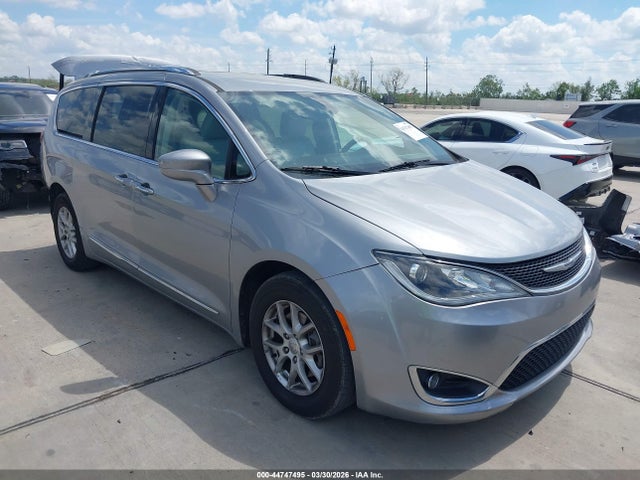 Salvage Chrysler Pacifica Image