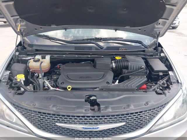 Chrysler Pacifica Touring L