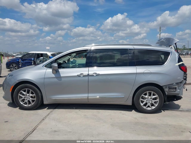 Chrysler Pacifica Touring L