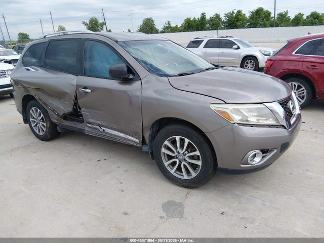 Salvage Nissan Pathfinder Image