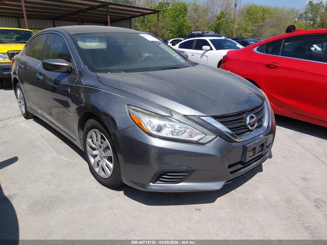 Salvage Nissan Altima Image