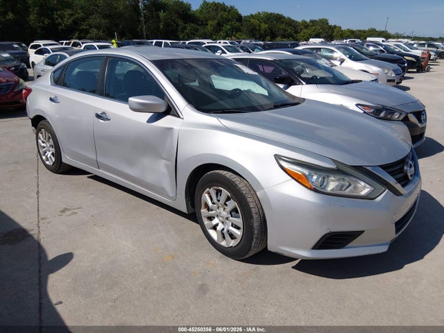 Salvage Nissan Altima Image