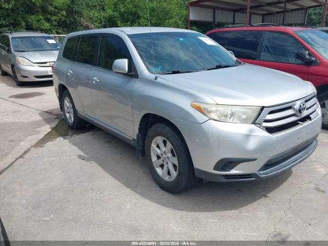 Salvage Toyota Highlander Image