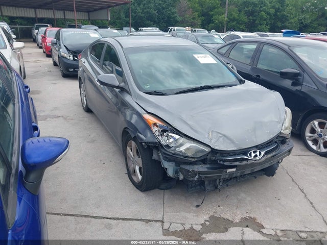 Salvage Hyundai ELANTRA Image