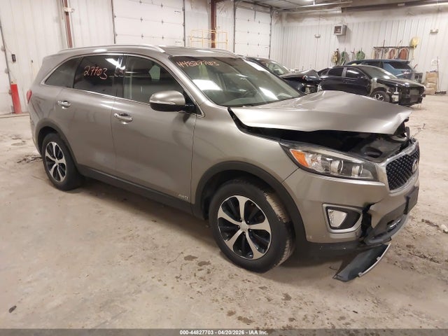 Salvage Kia Sorento Image
