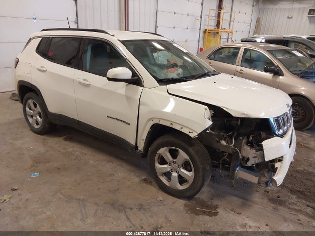 Salvage Jeep Compass Image