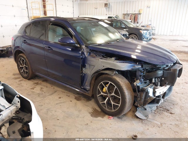 Salvage Alfa Romeo Stelvio Image