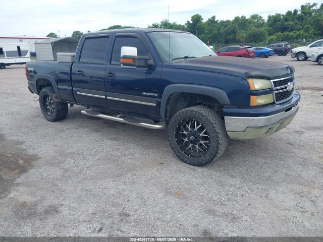 Salvage Chevrolet Silverado 1500 Image