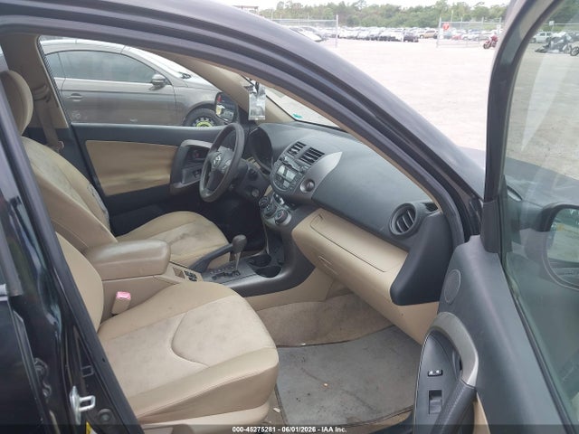 Toyota RAV4 Base V6