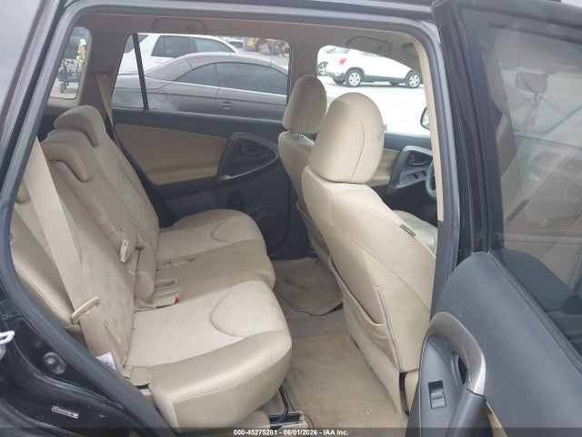 Toyota RAV4 Base V6