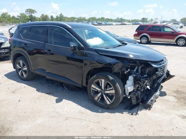 Salvage Nissan Rogue Image
