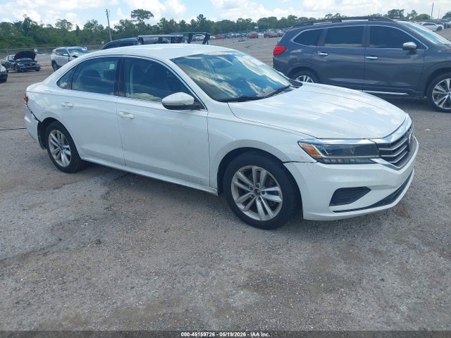 Salvage Volkswagen Passat Image