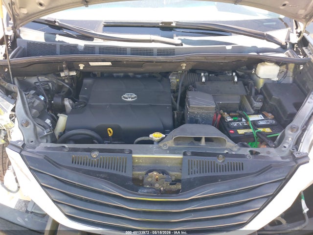 Toyota Sienna Le V6 8 Passenger