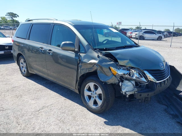 Salvage Toyota Sienna Image