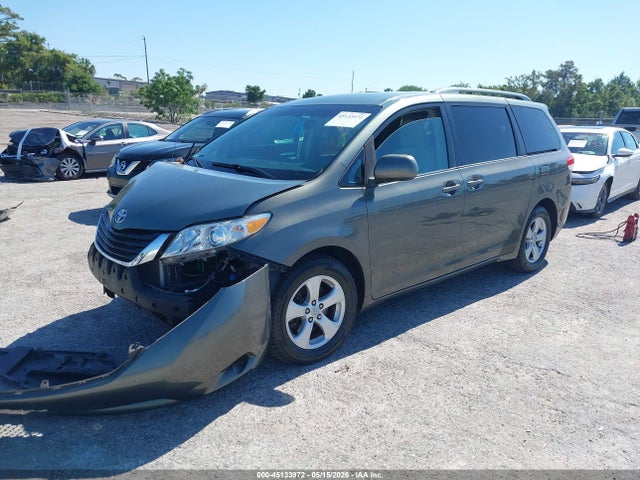 Toyota Sienna Le V6 8 Passenger