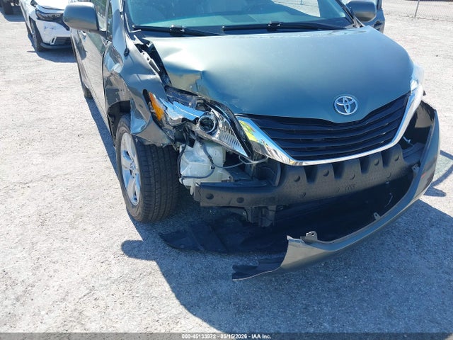 Toyota Sienna Le V6 8 Passenger