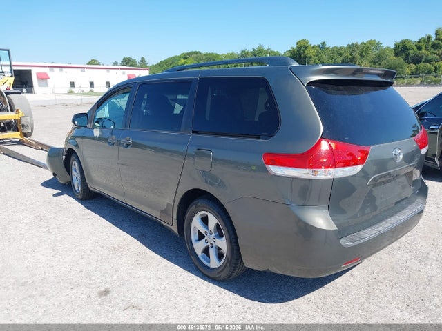 Toyota Sienna Le V6 8 Passenger