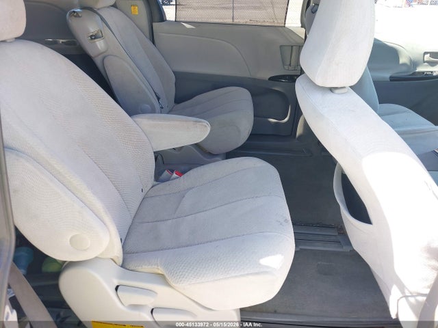 Toyota Sienna Le V6 8 Passenger