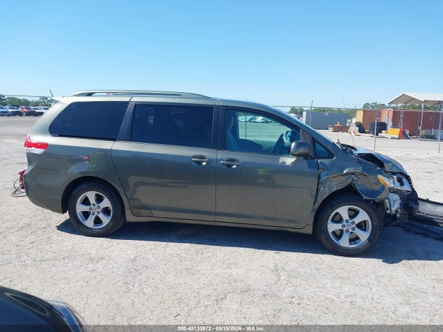Toyota Sienna Le V6 8 Passenger