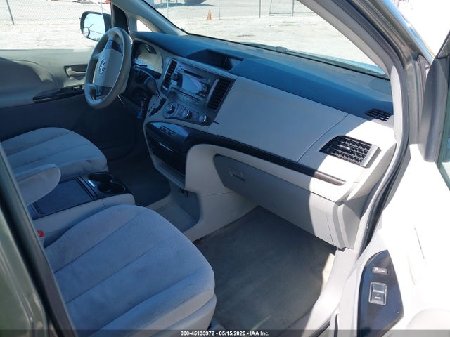Toyota Sienna Le V6 8 Passenger