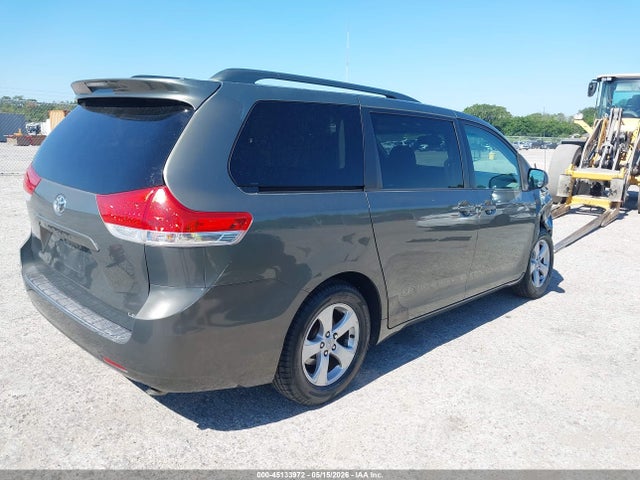 Toyota Sienna Le V6 8 Passenger