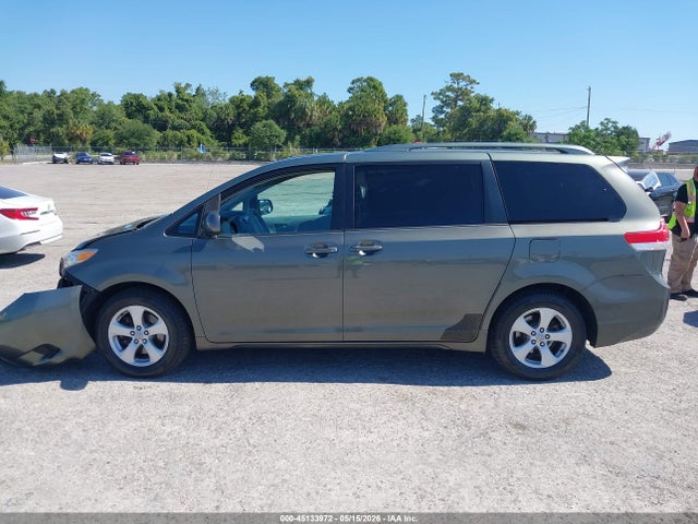 Toyota Sienna Le V6 8 Passenger