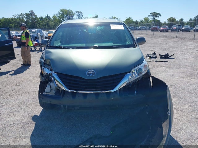 Toyota Sienna Le V6 8 Passenger