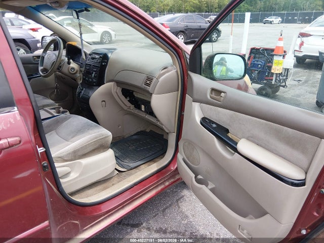 Toyota Sienna Le