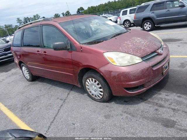 Salvage Toyota Sienna Image