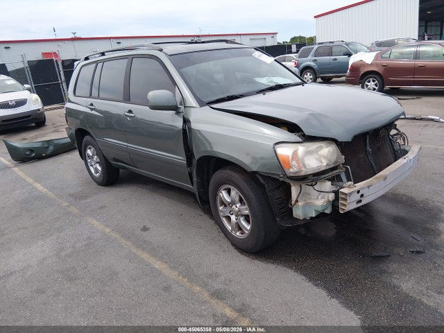 Salvage Toyota Highlander Image