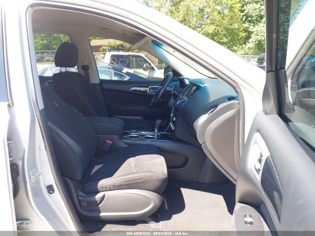 Nissan Pathfinder Sv