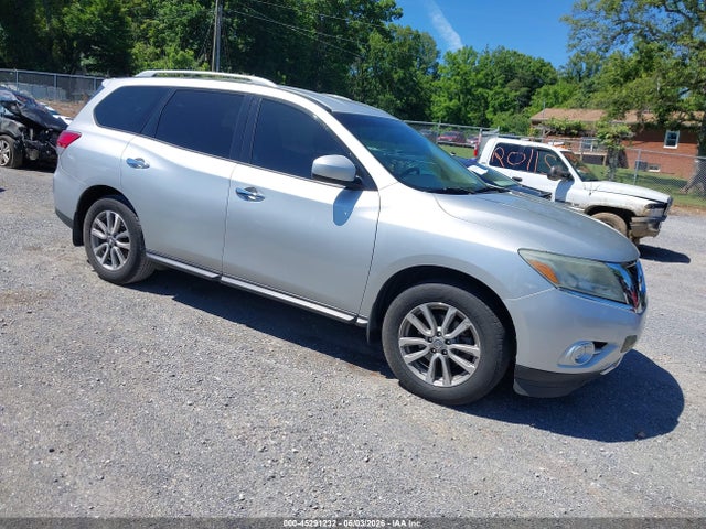 Salvage Nissan Pathfinder Image