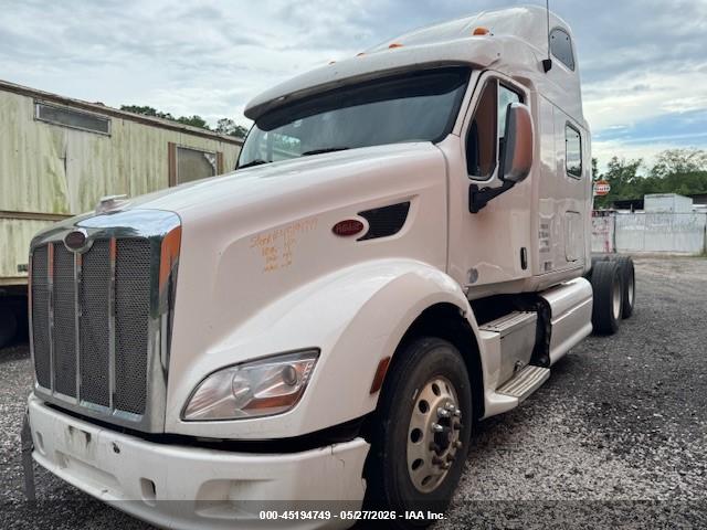 Peterbilt 587