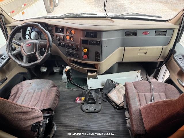 Peterbilt 587