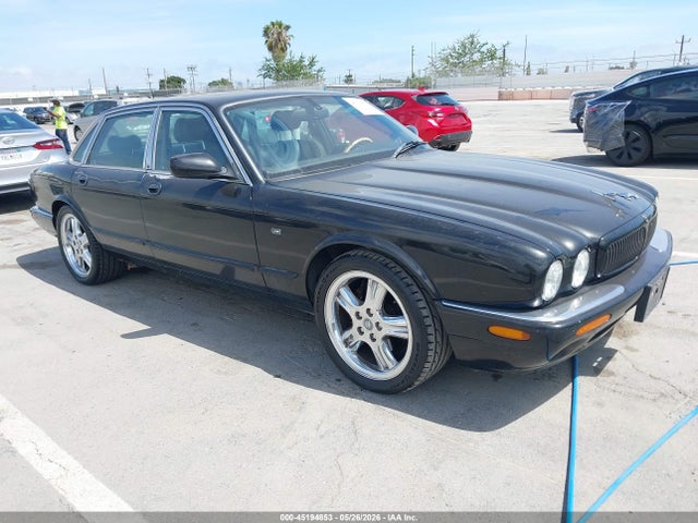 Salvage Jaguar XJ Image