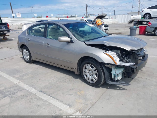 Salvage Nissan Altima Image