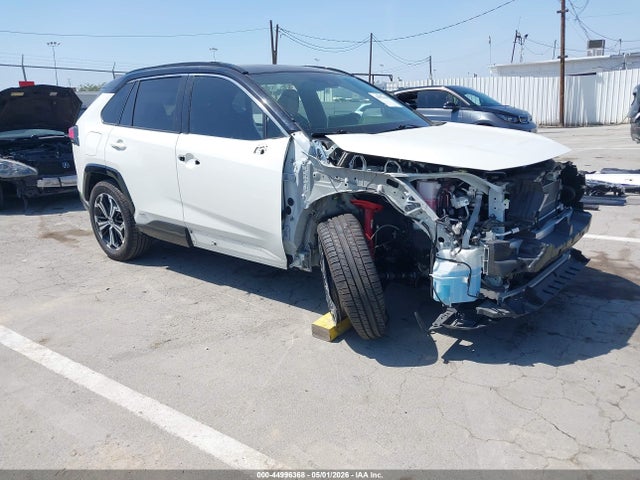 Salvage Toyota RAV4 Image