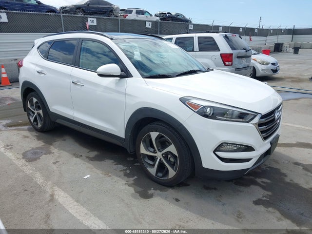 Salvage Hyundai TUCSON Image