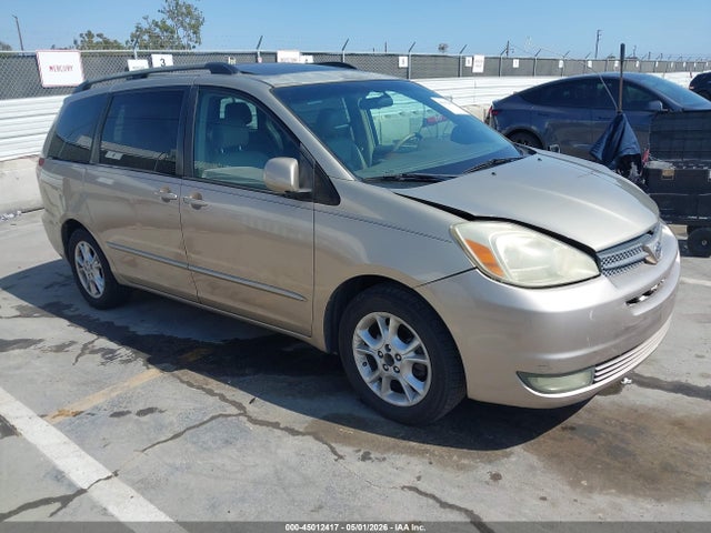 Salvage Toyota Sienna Image